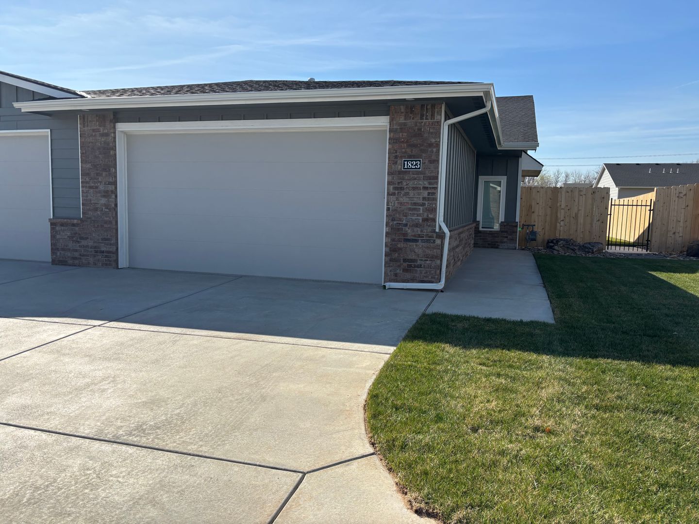 Wichita Apartment: 1823/25 Hickory Creek