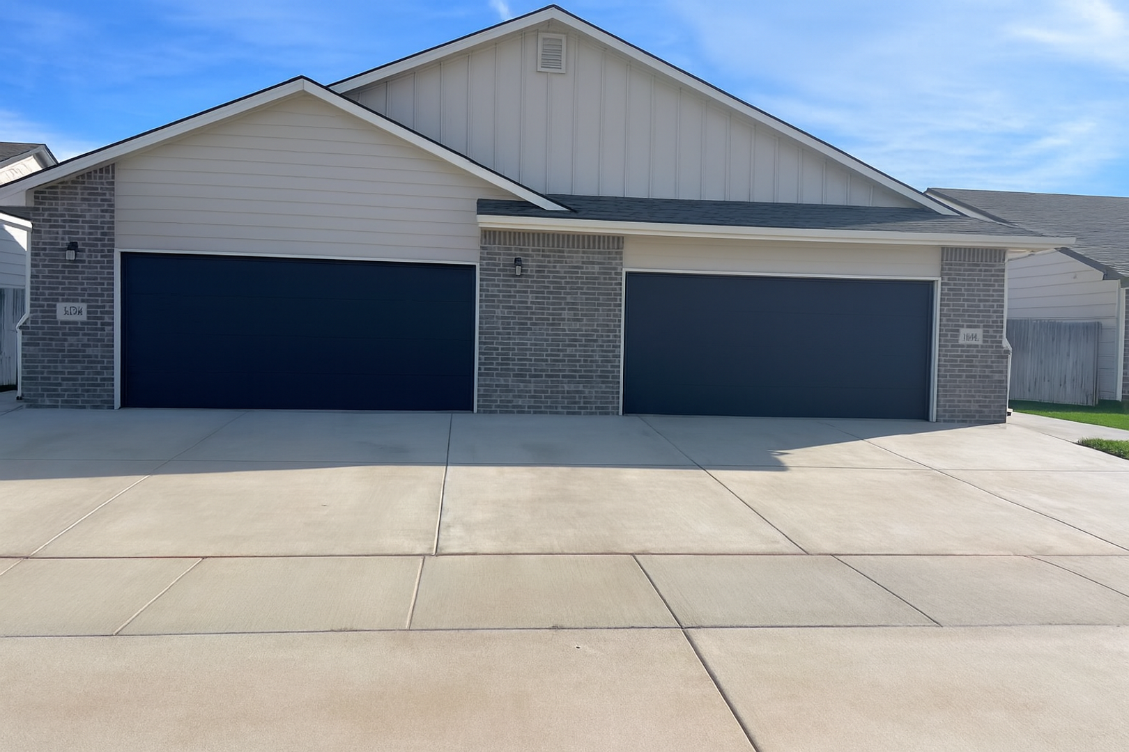 Wichita Apartment: 1632/34 Hickory Creek