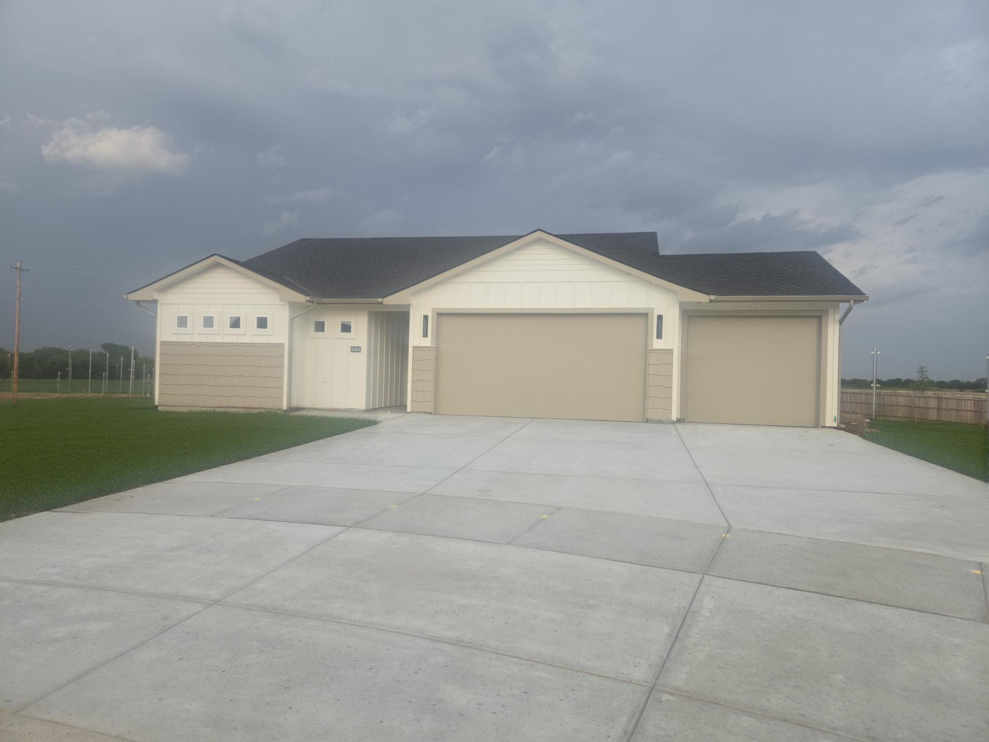 Goddard House: 1164 W Trek Cir