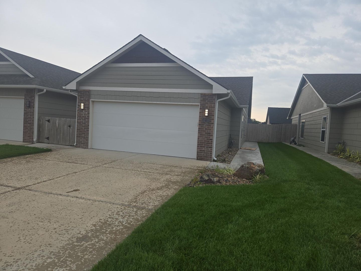 Maize Apartment: 12111/13 W Cora St