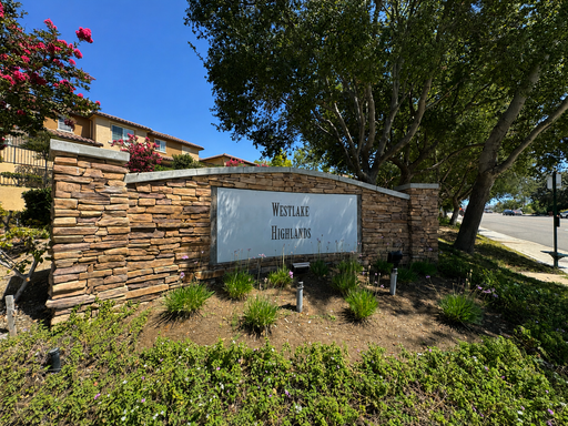 Beautiful Westlake Highlands Townhome with Private Courtyard – photo 1