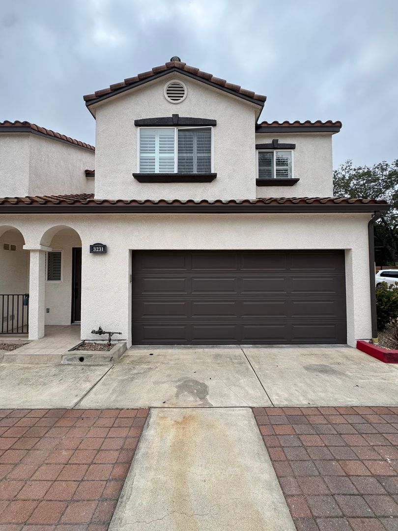 Thousand Oaks House: 3231 Royal Oaks Drive