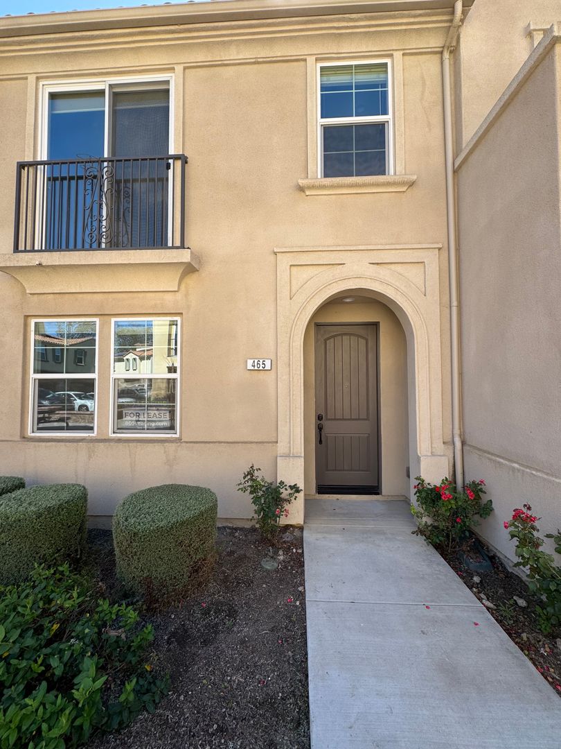 Camarillo House: 465 Pecana Street