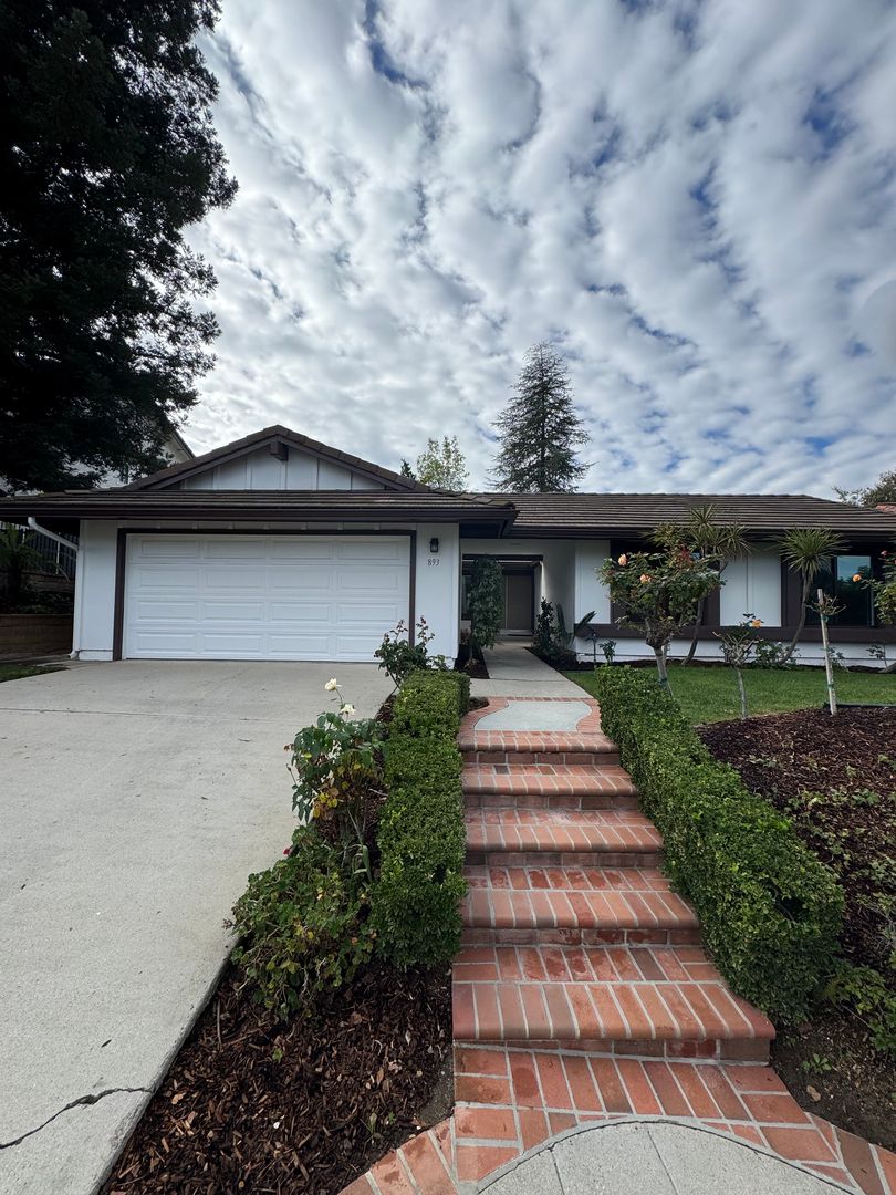 Westlake Village House: 893 Blue Spring Drive