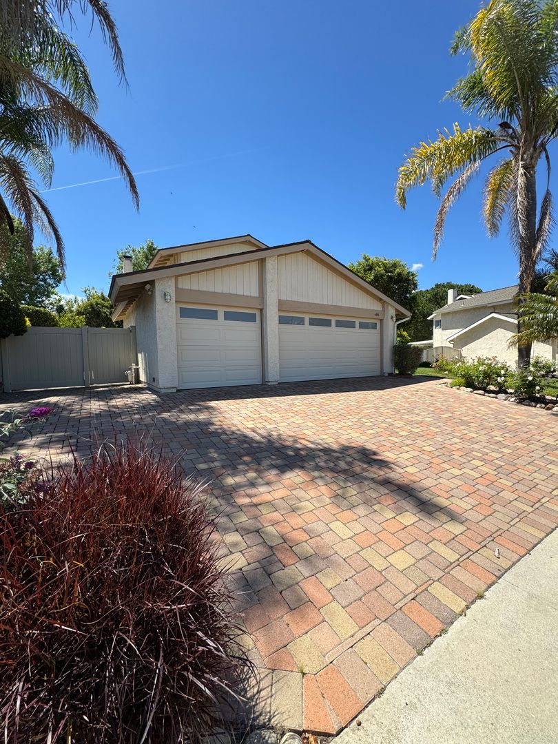 Thousand Oaks House: 686 Azalea Street (NM)