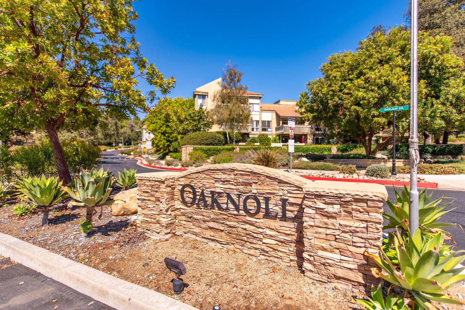 Thousand Oaks Condo: 324 Chestnut Hill Court #34