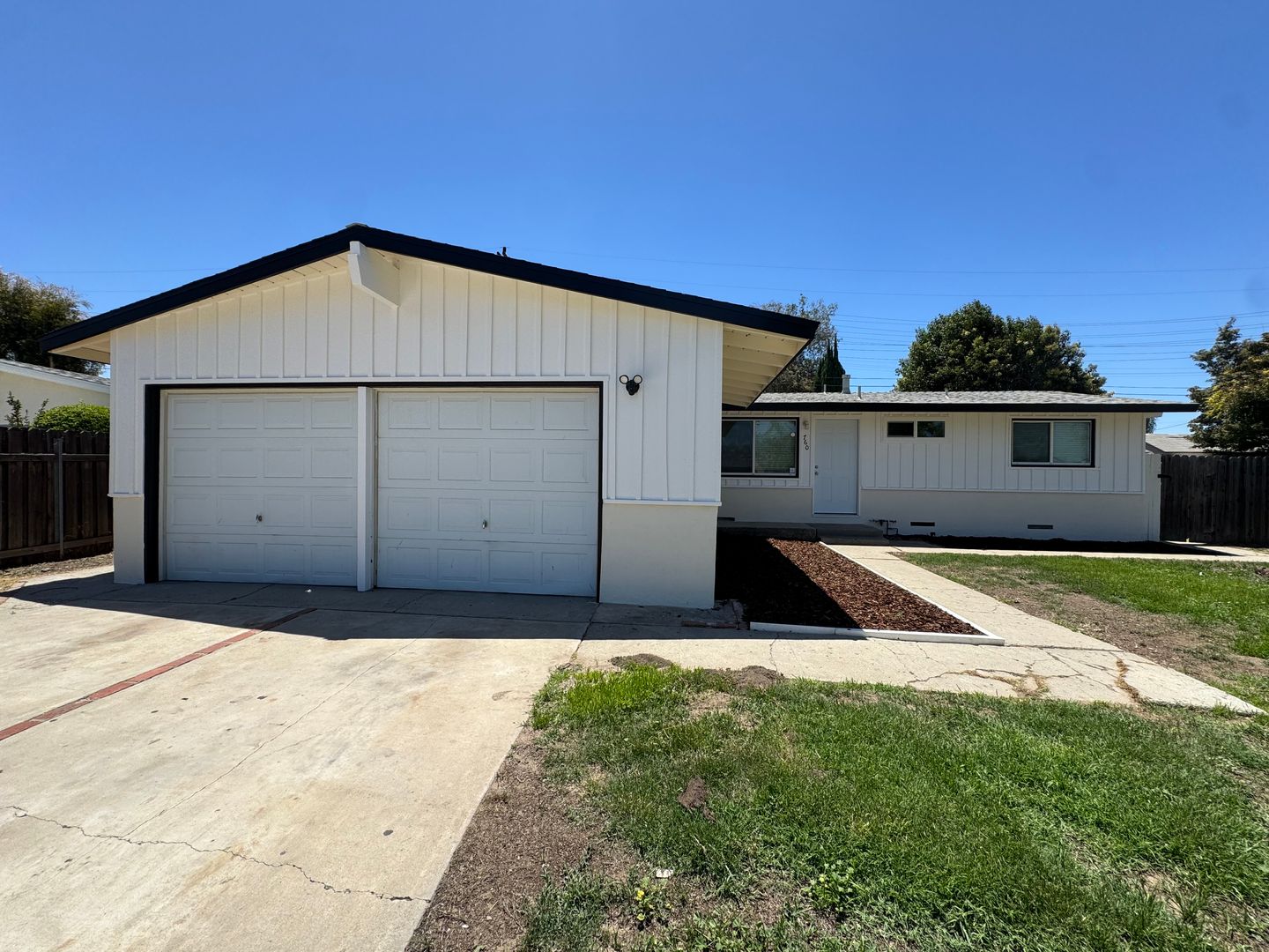 Simi Valley House: 760 Dennis Avenue