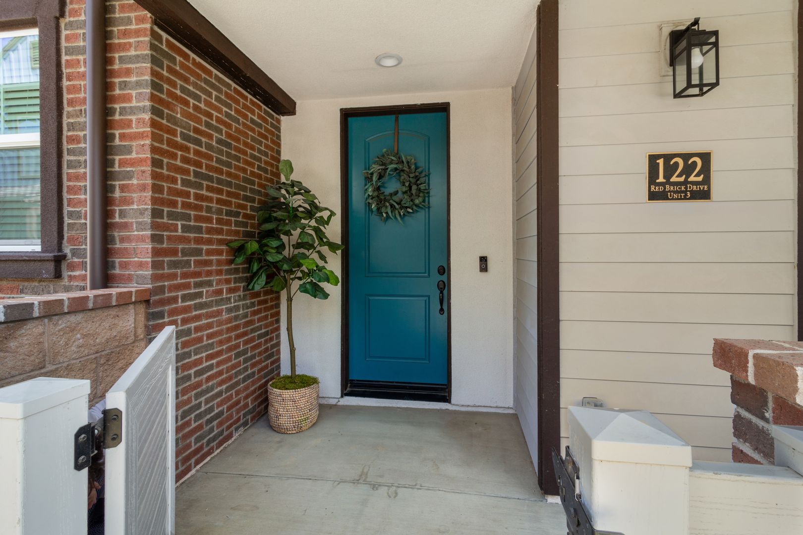 Simi Valley Townhome: 122 Red Brick Drive, Unit 3