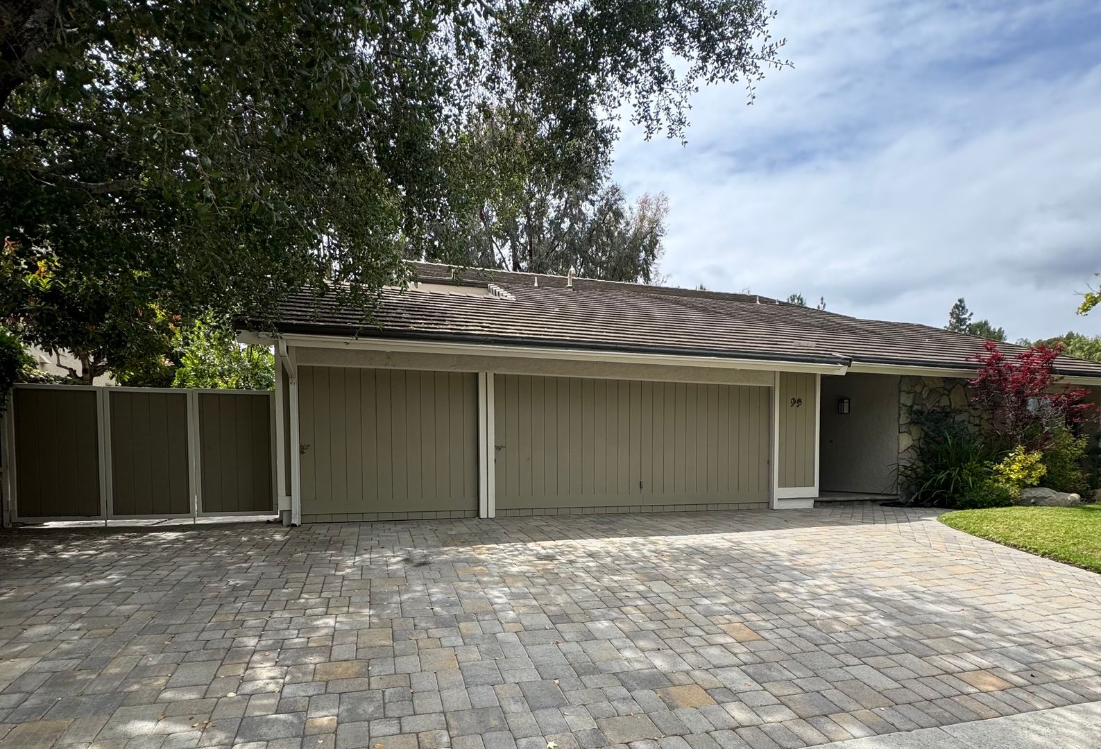 Thousand Oaks House: 99 Castillian Avenue