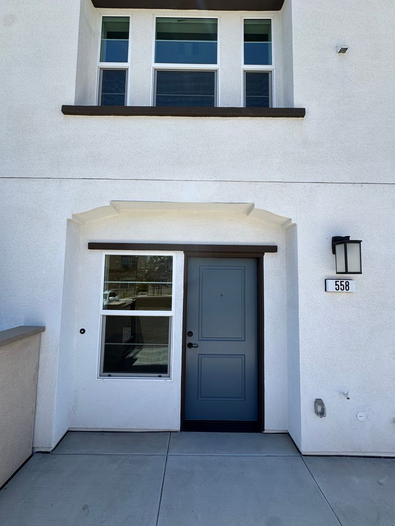 Camarillo House: 558 Via San Felipe