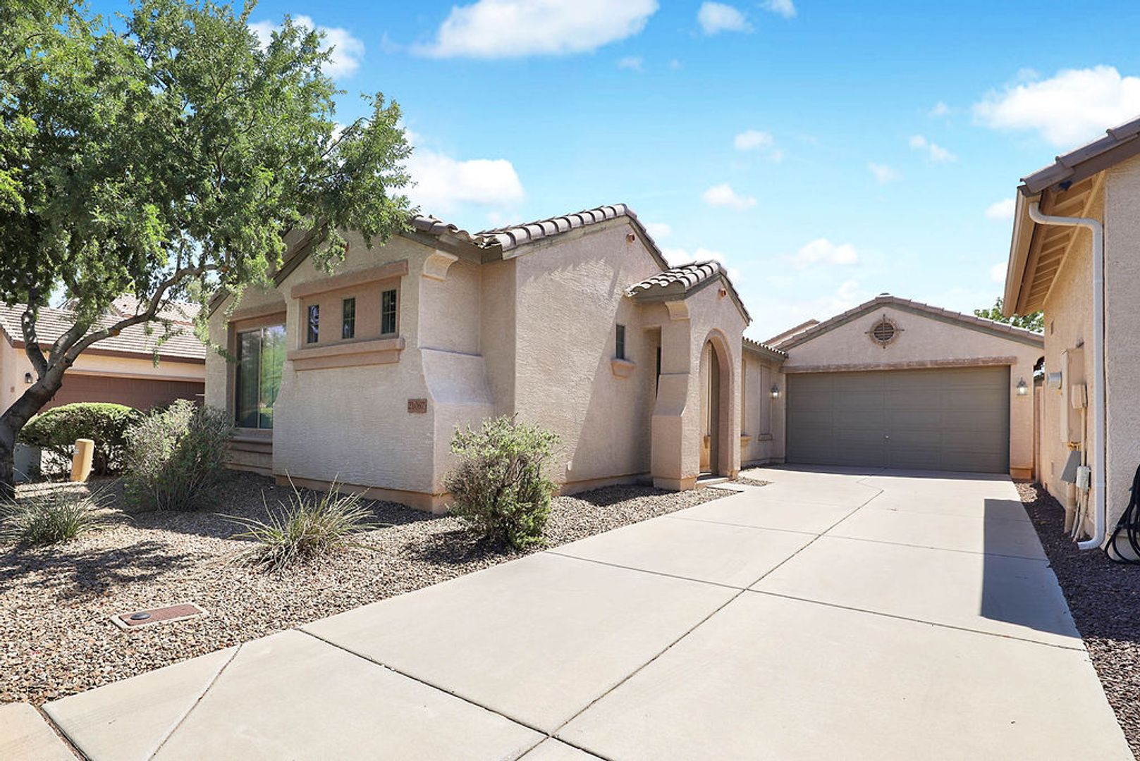 Queen Creek House: 21067 E Tierra Grande