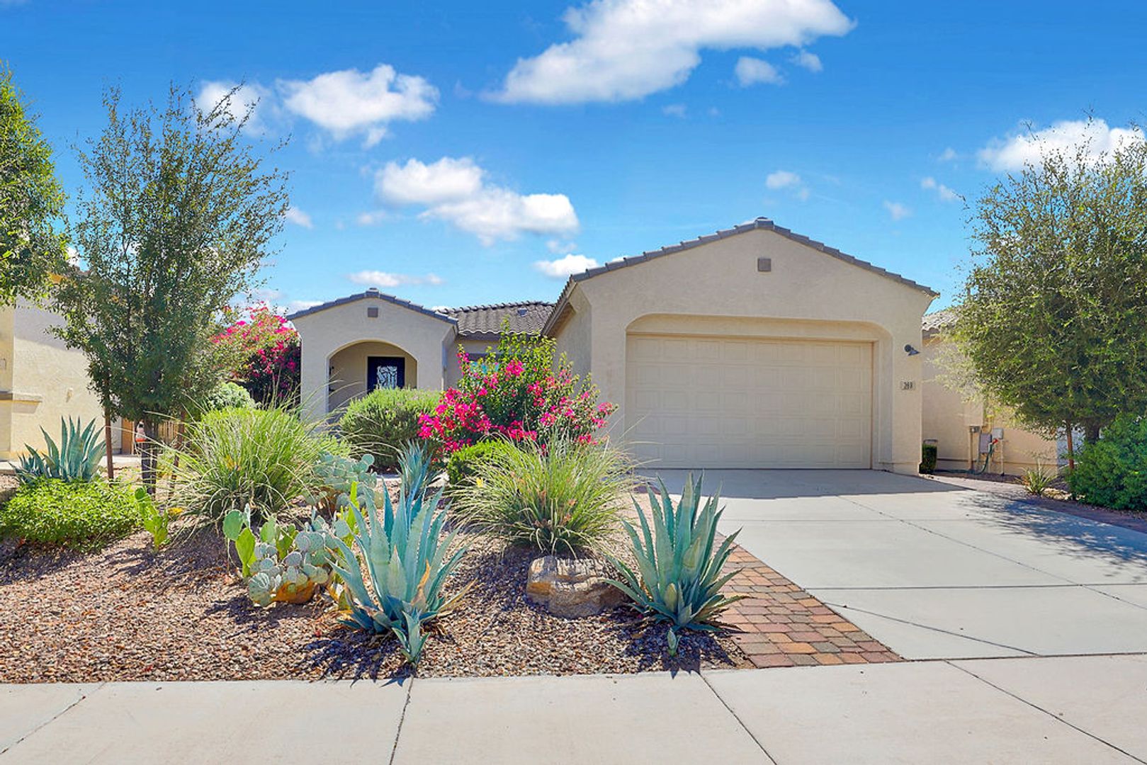San Tan Valley House: 369 W Glacier Bay Drive