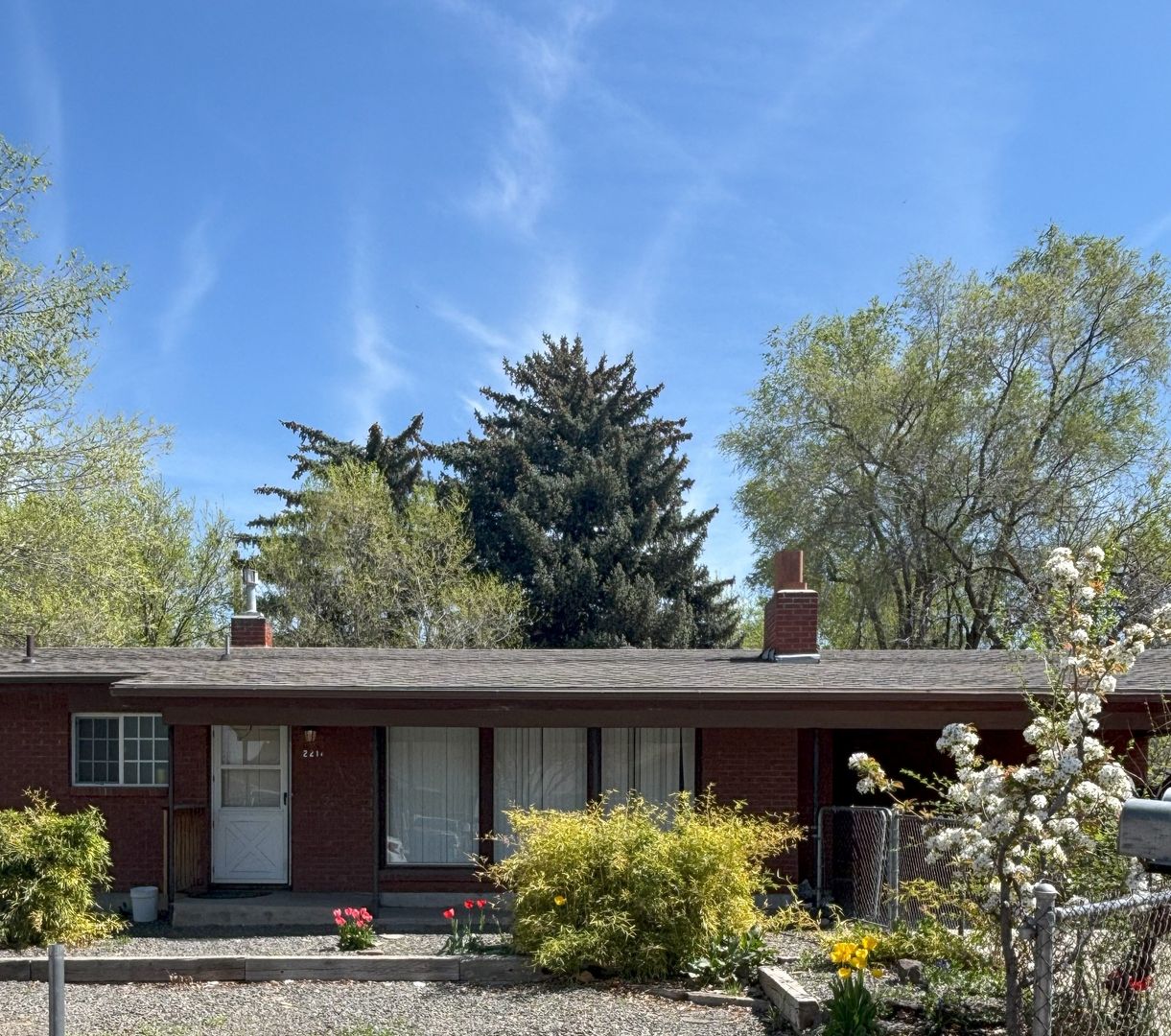 Boise House: 2214 S Hervey St