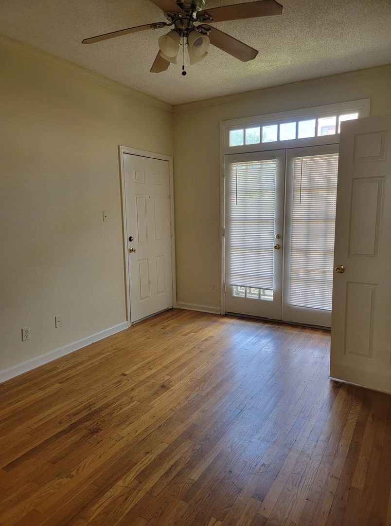 Memphis Apartment: 244 S. Cleveland