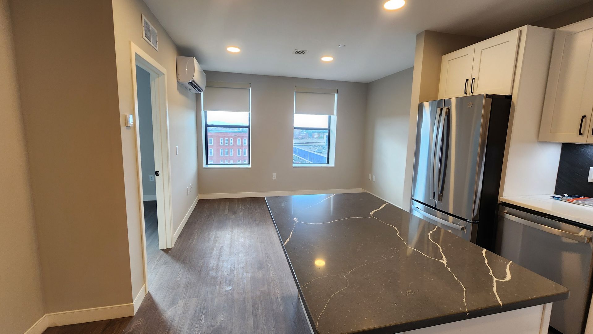 Premium Manchester Views, Lush Entry Zone - 5th floor - 1 bed/1 bath - $2200 - Downtown Elm St! 4 of 11