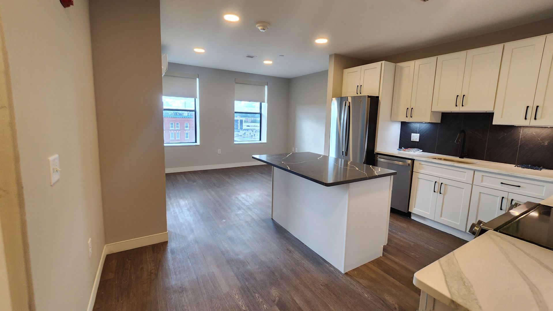 Premium Manchester Views, Lush Entry Zone - 5th floor - 1 bed/1 bath - $2200 - Downtown Elm St! 6 of 11