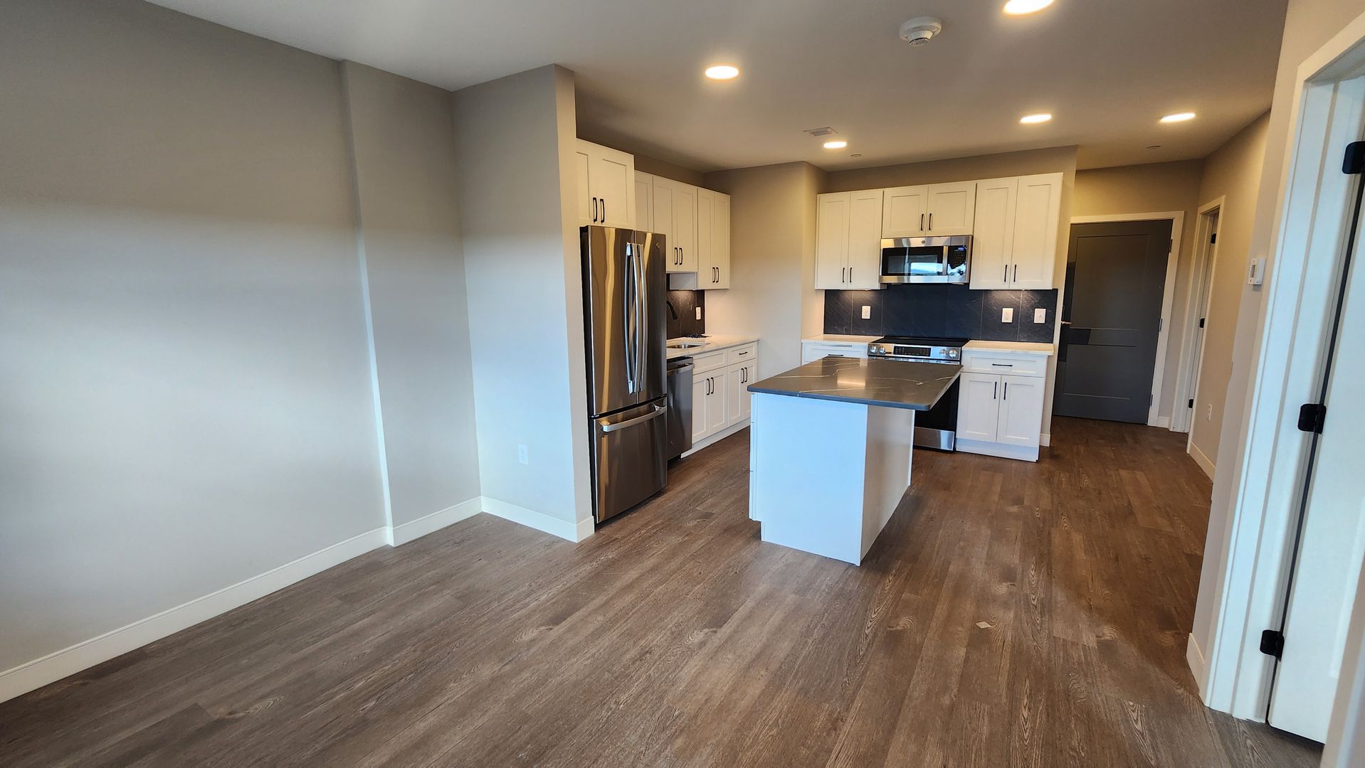 Premium Manchester Views, Lush Entry Zone - 5th floor - 1 bed/1 bath - $2200 - Downtown Elm St! 7 of 11