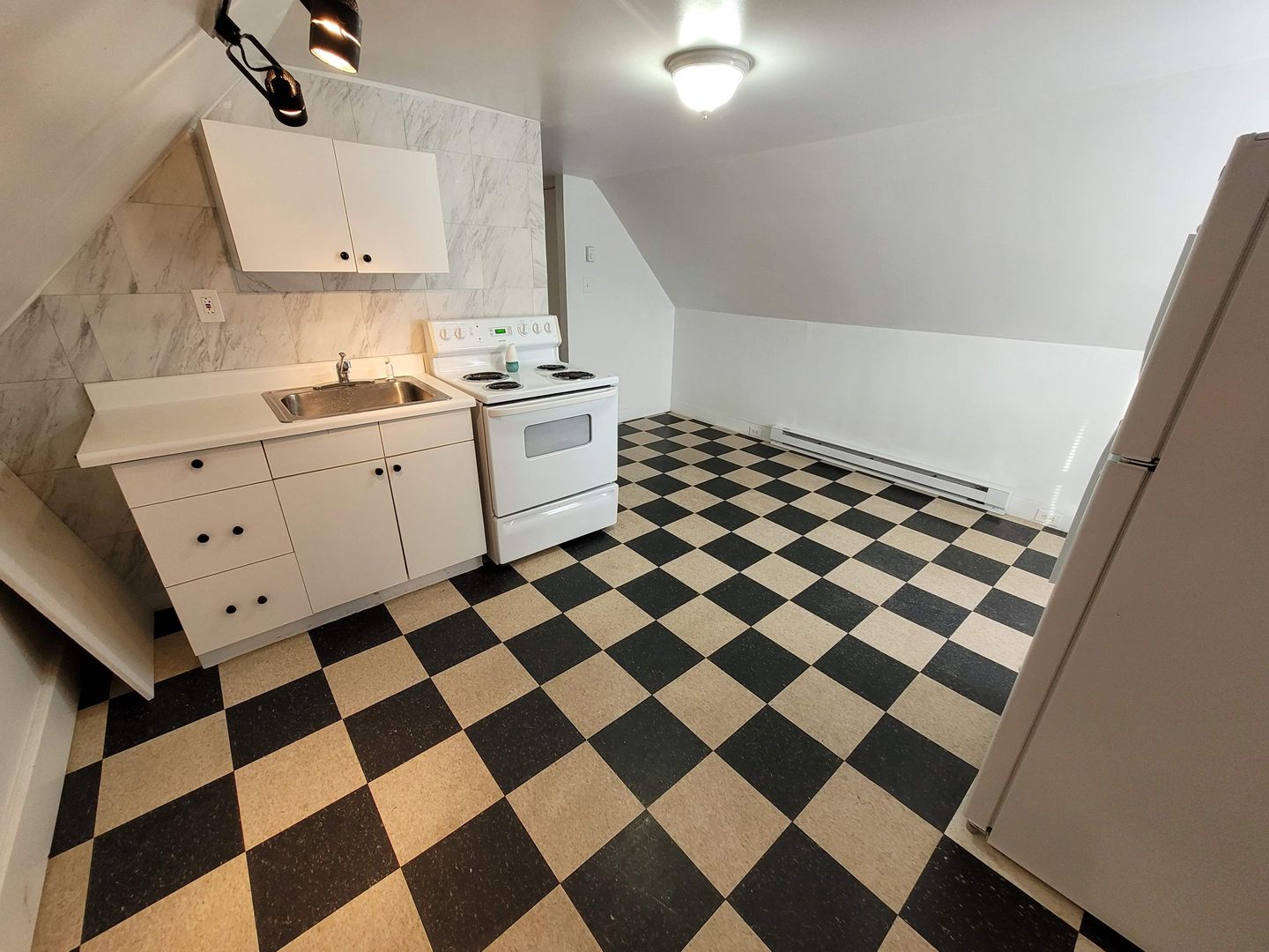 Manchester Apartment: 273 Merrimack St.