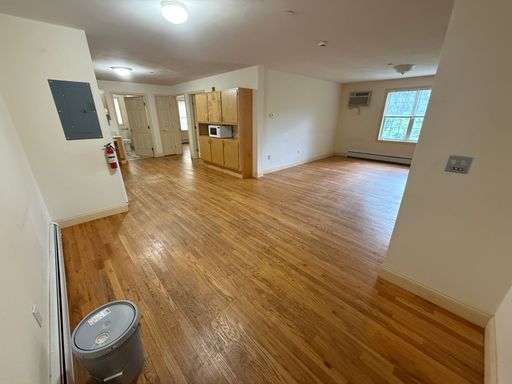 First Floor - 2 bed, 1 bath, Manchester - $2200/month - 2 car off street parking – photo 1