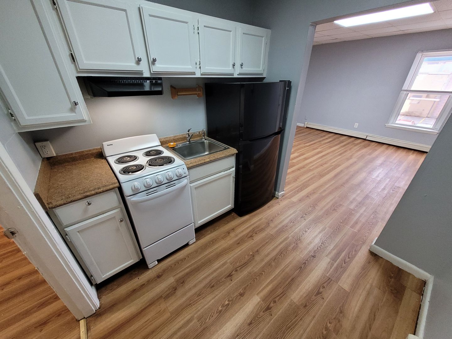 Manchester Apartment: 1358 Elm St.