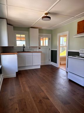 Renovated 2-Bed near Disnard and Barnes Park