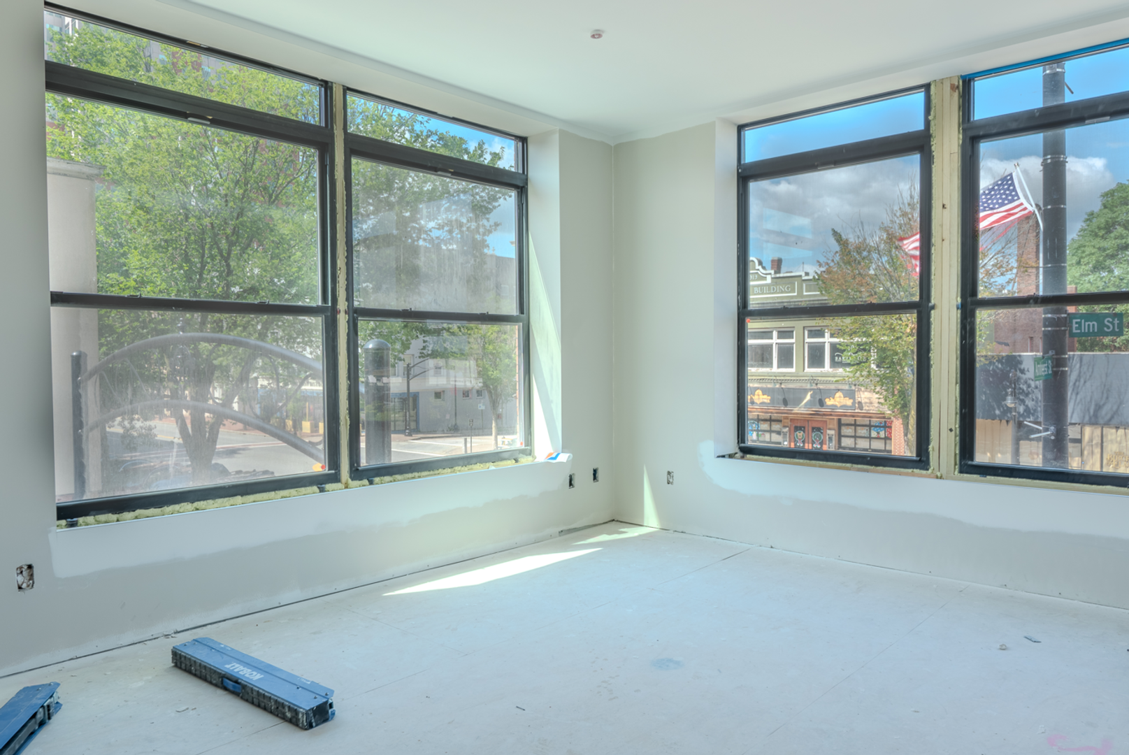 Manchester Apartment: 967 Elm Street