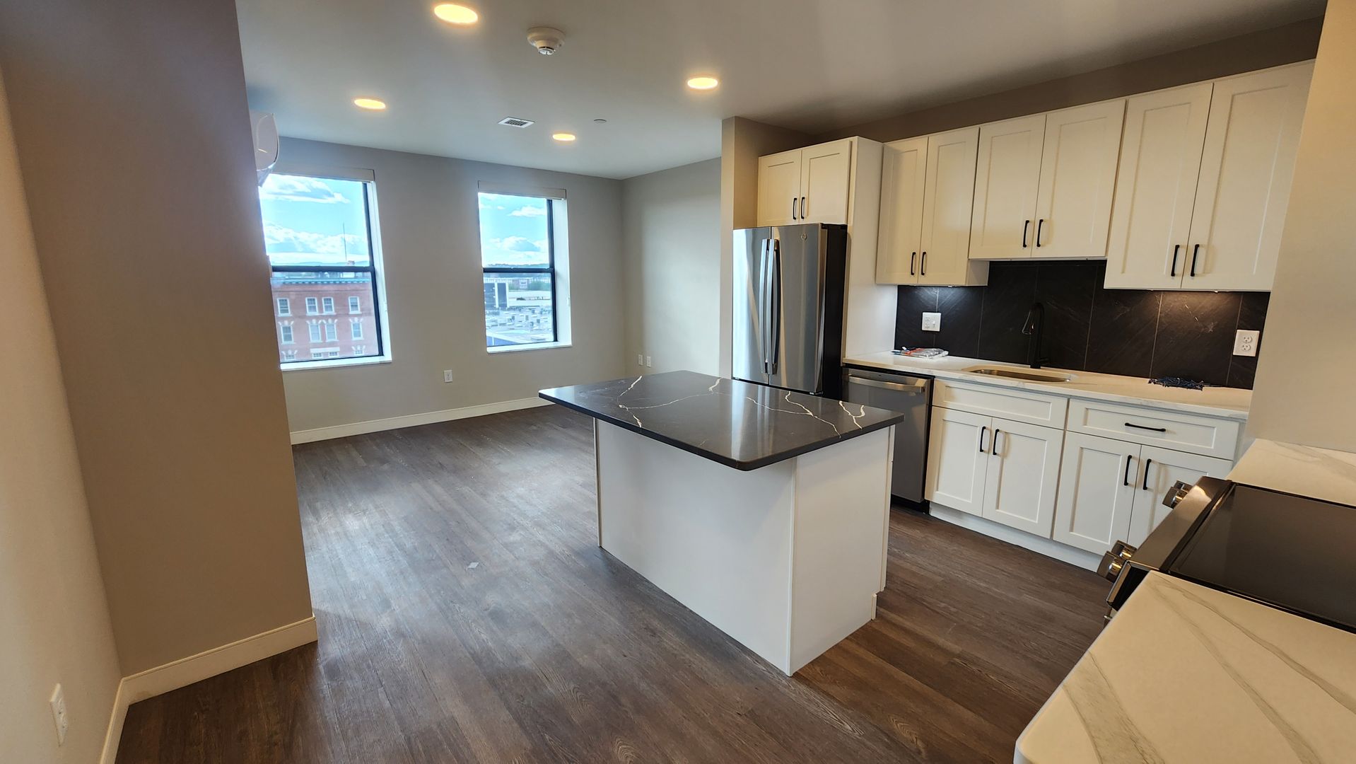 Premium Manchester Views, Lush Entry Zone - 5th floor - 1 bed/1 bath - $2200 - Downtown Elm St! 5 of 11