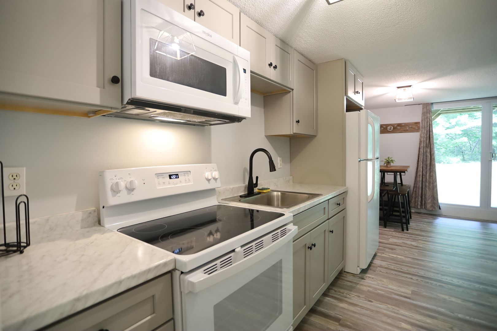Thornton Apartment: 841 Upper Mad River Road