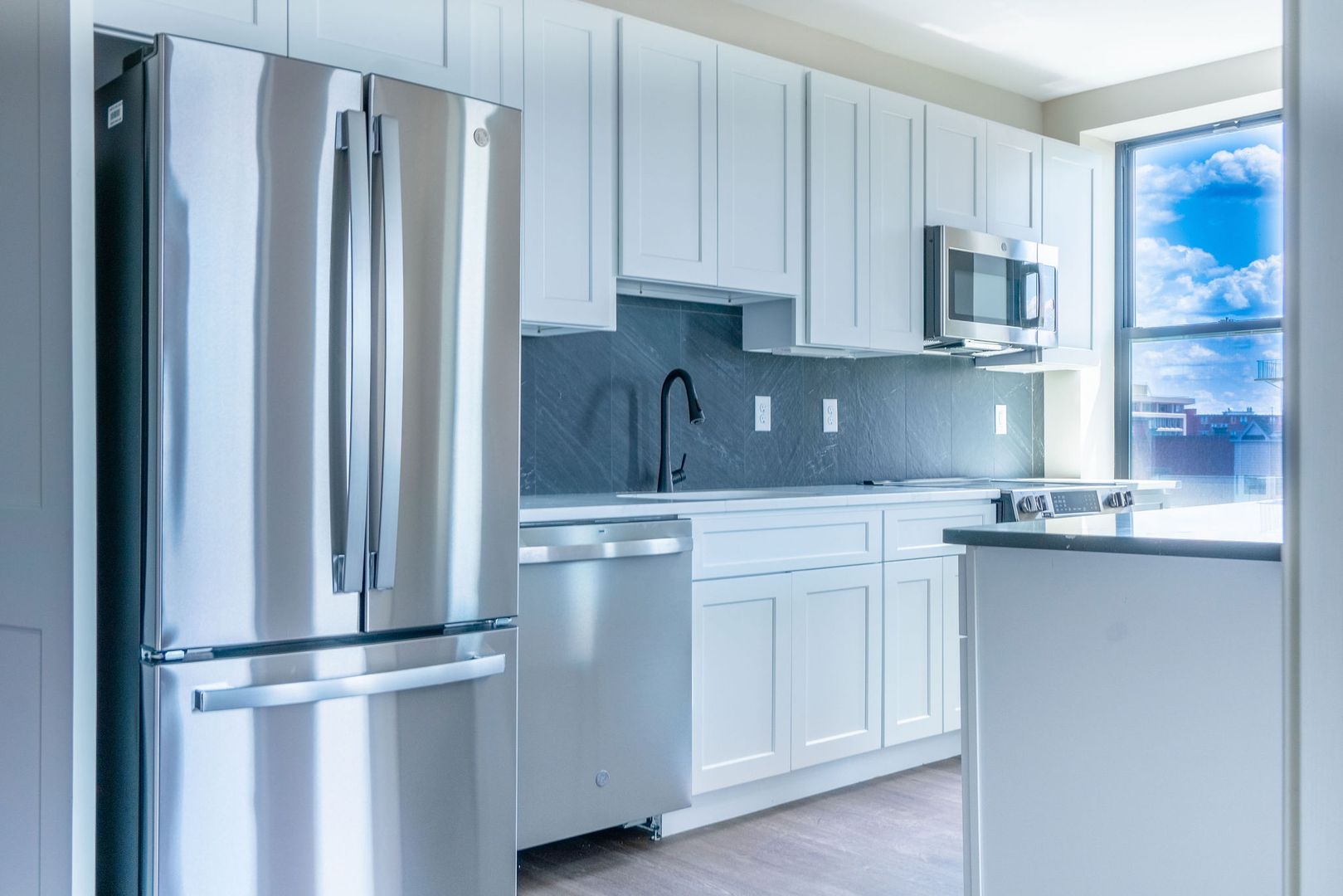 Manchester Apartment: 967 Elm Street