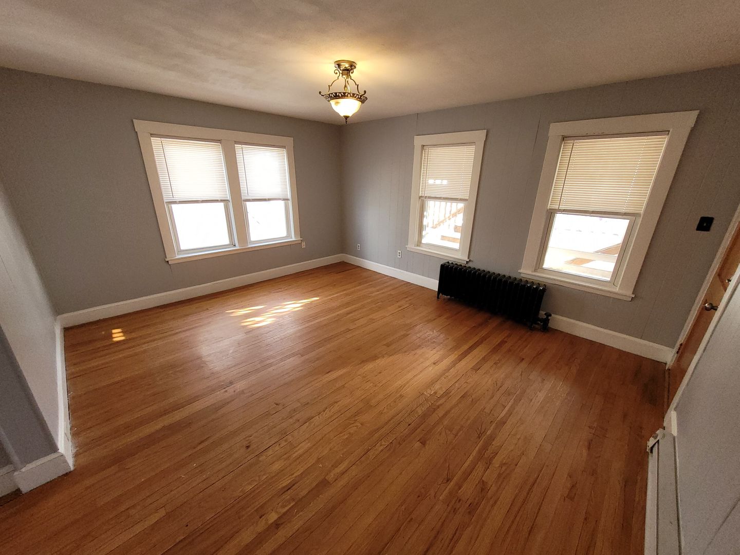 Manchester Apartment: 172-174 Laurel St