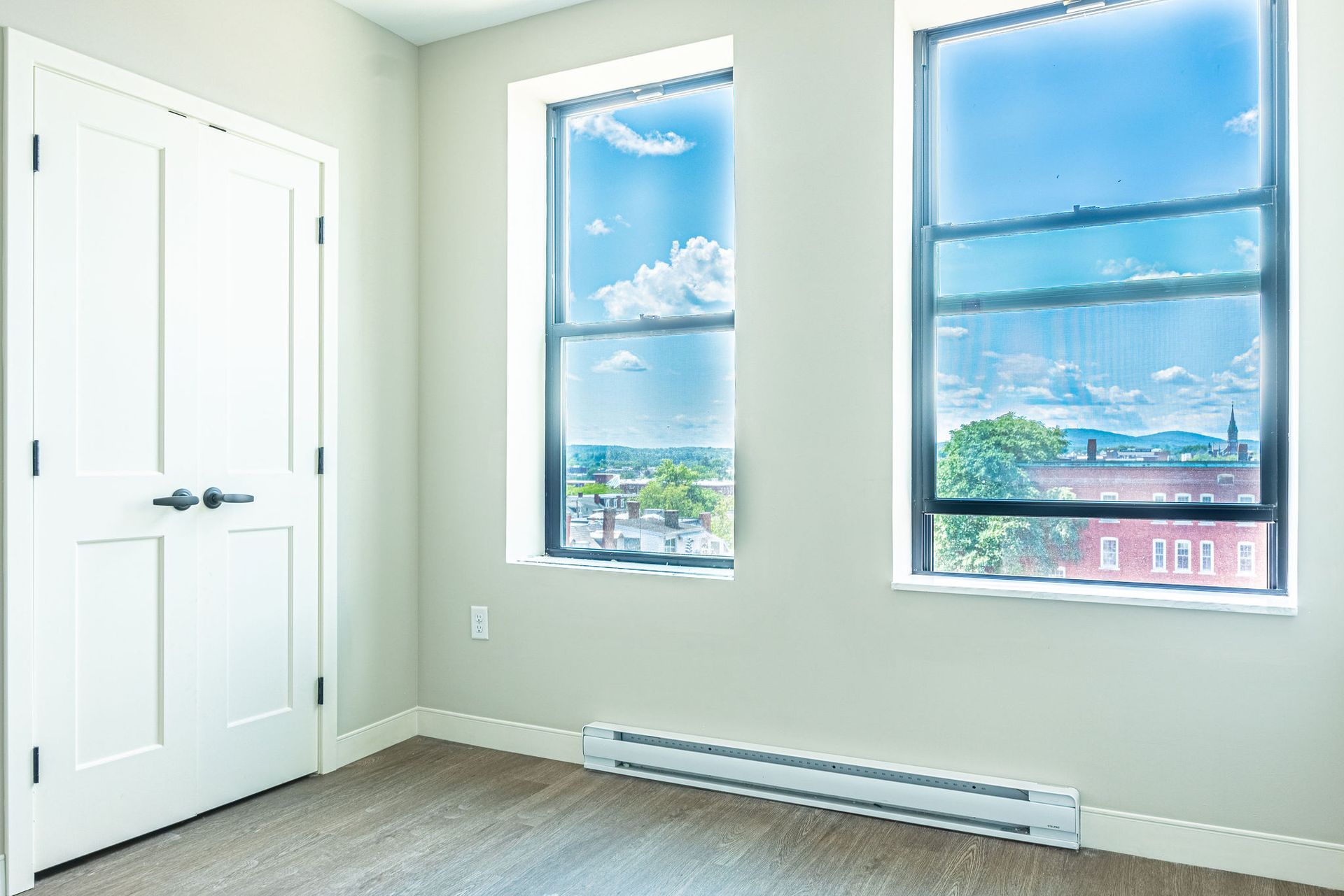 Corner Unit, Large Separate Living & Kitchen - 3rd floor - 1 bed/1 bath - $2595/mon - Downtown Manchester 6 of 12
