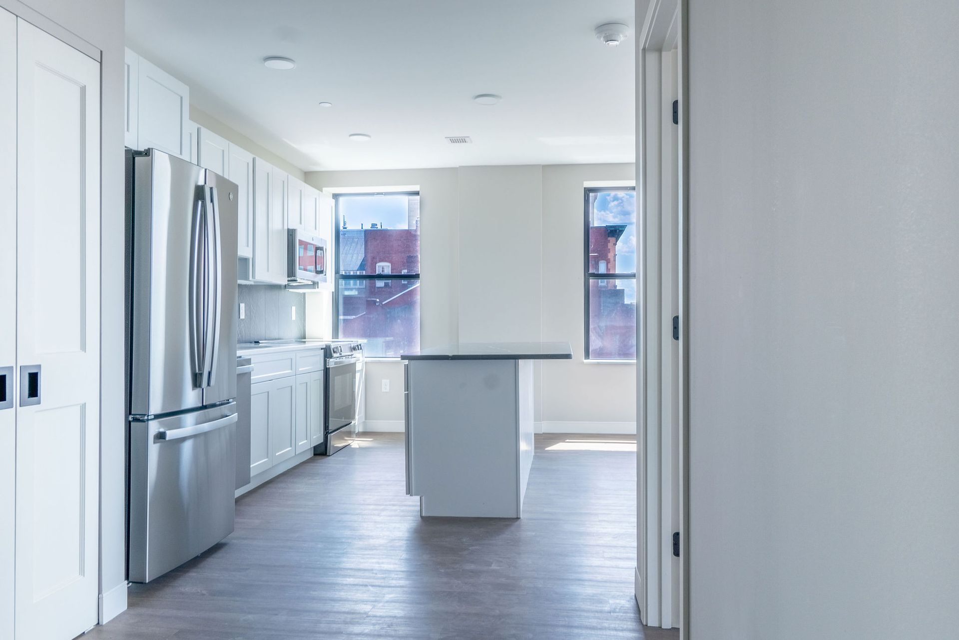 Corner Unit, Large Separate Living & Kitchen - 3rd floor - 1 bed/1 bath - $2595/mon - Downtown Manchester 5 of 12