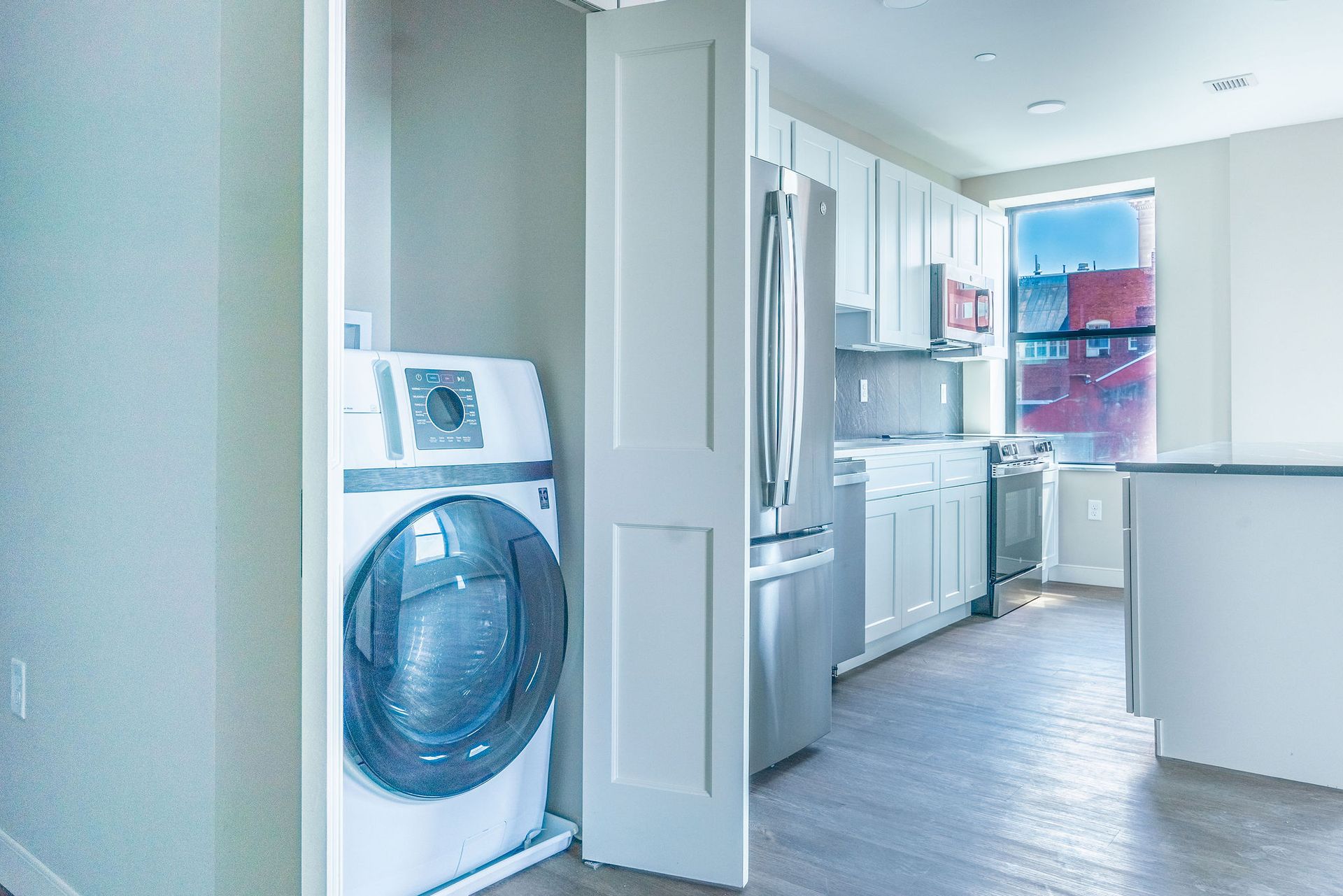 Corner Unit, Large Separate Living & Kitchen - 3rd floor - 1 bed/1 bath - $2595/mon - Downtown Manchester 11 of 12