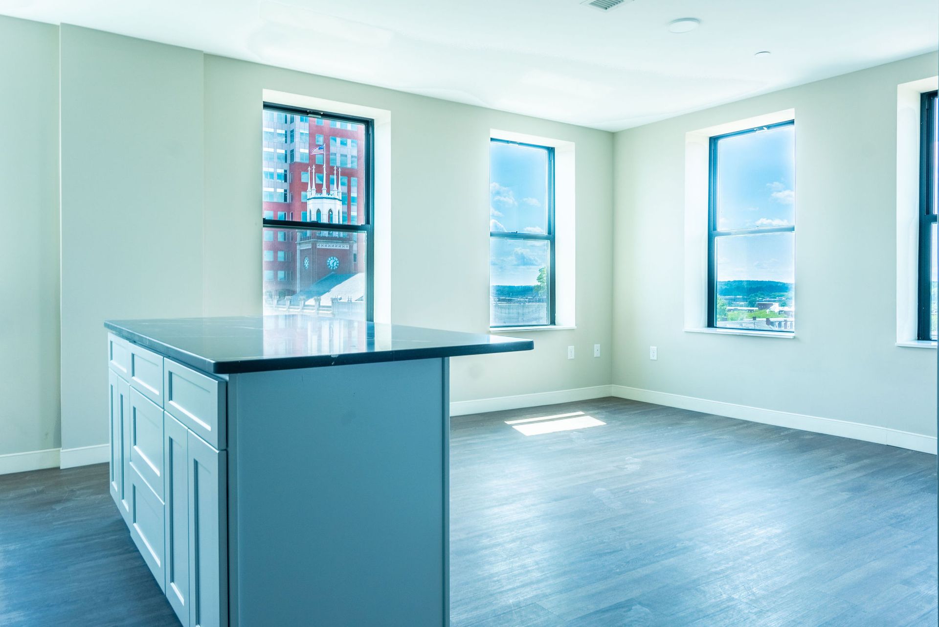 Corner Unit, Large Separate Living & Kitchen - 3rd floor - 1 bed/1 bath - $2595/mon - Downtown Manchester 2 of 12