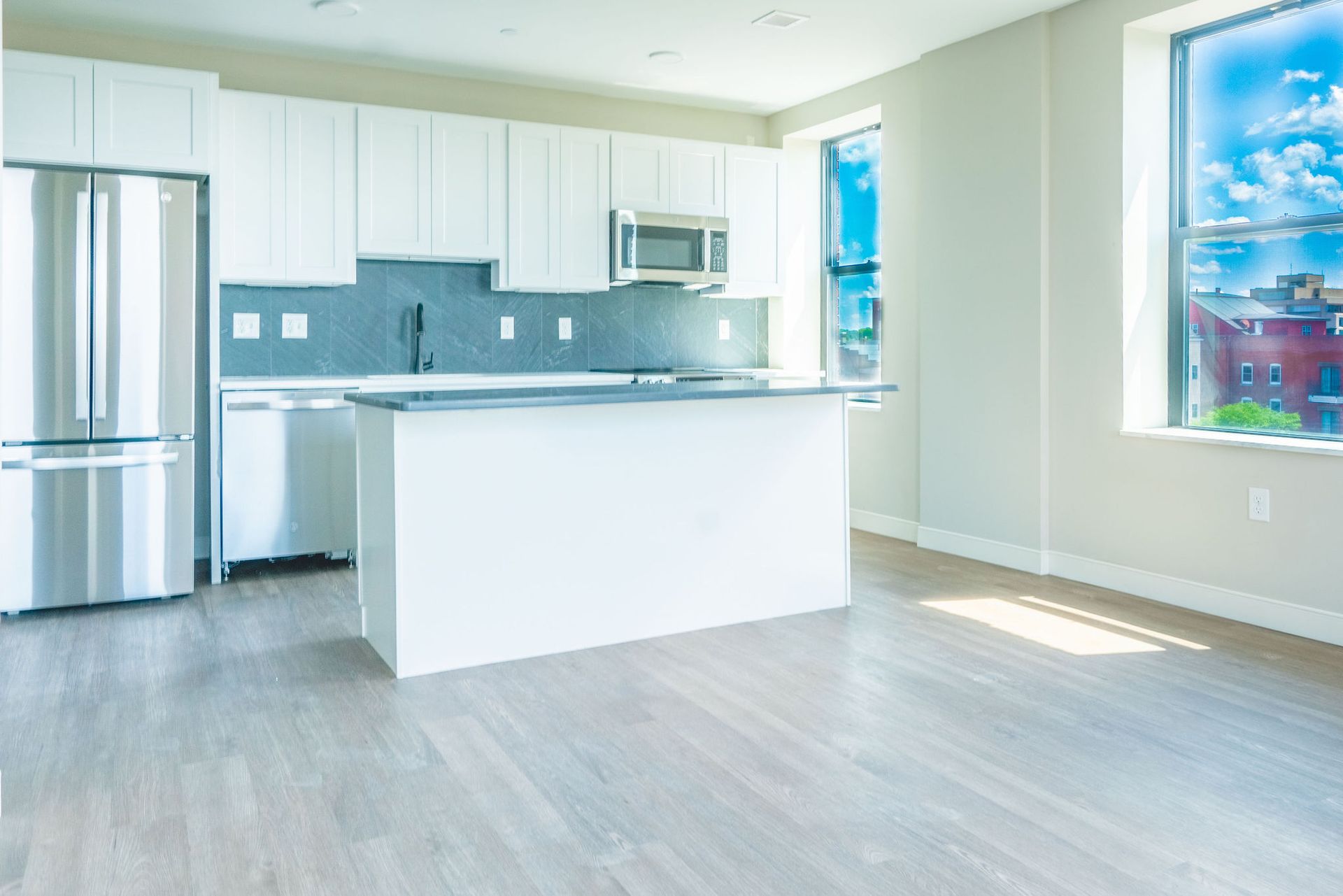 Corner Unit, Large Separate Living & Kitchen - 3rd floor - 1 bed/1 bath - $2595/mon - Downtown Manchester 9 of 12