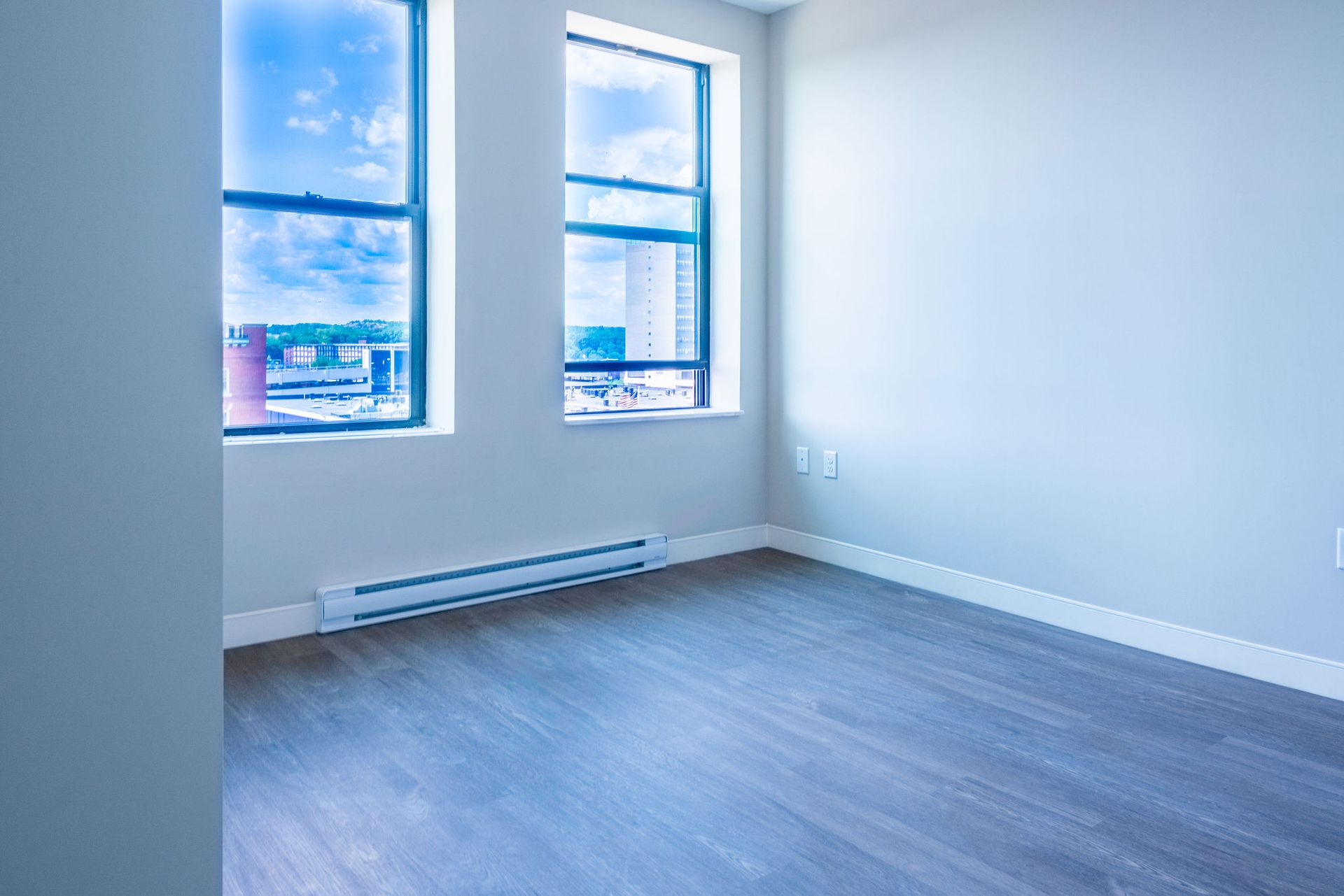 Corner Unit, Large Separate Living & Kitchen - 3rd floor - 1 bed/1 bath - $2595/mon - Downtown Manchester 10 of 12