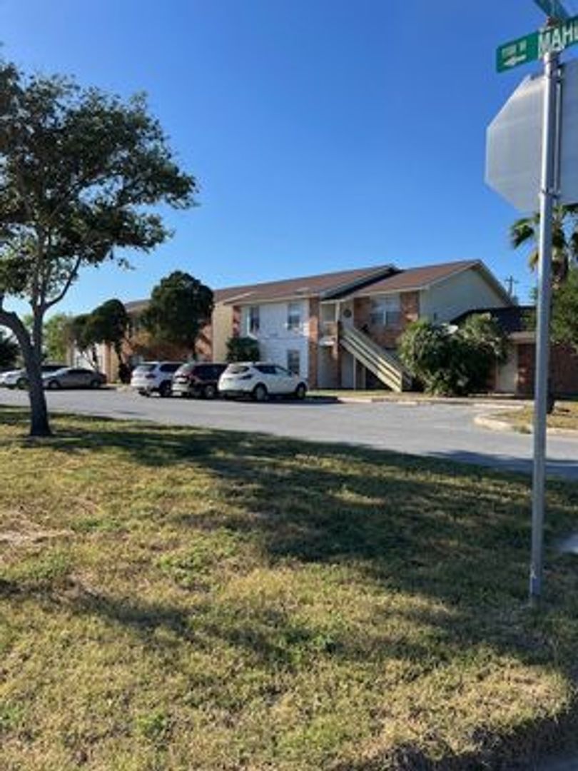EDINBURG Apartment: 1105 W. Mahl St.