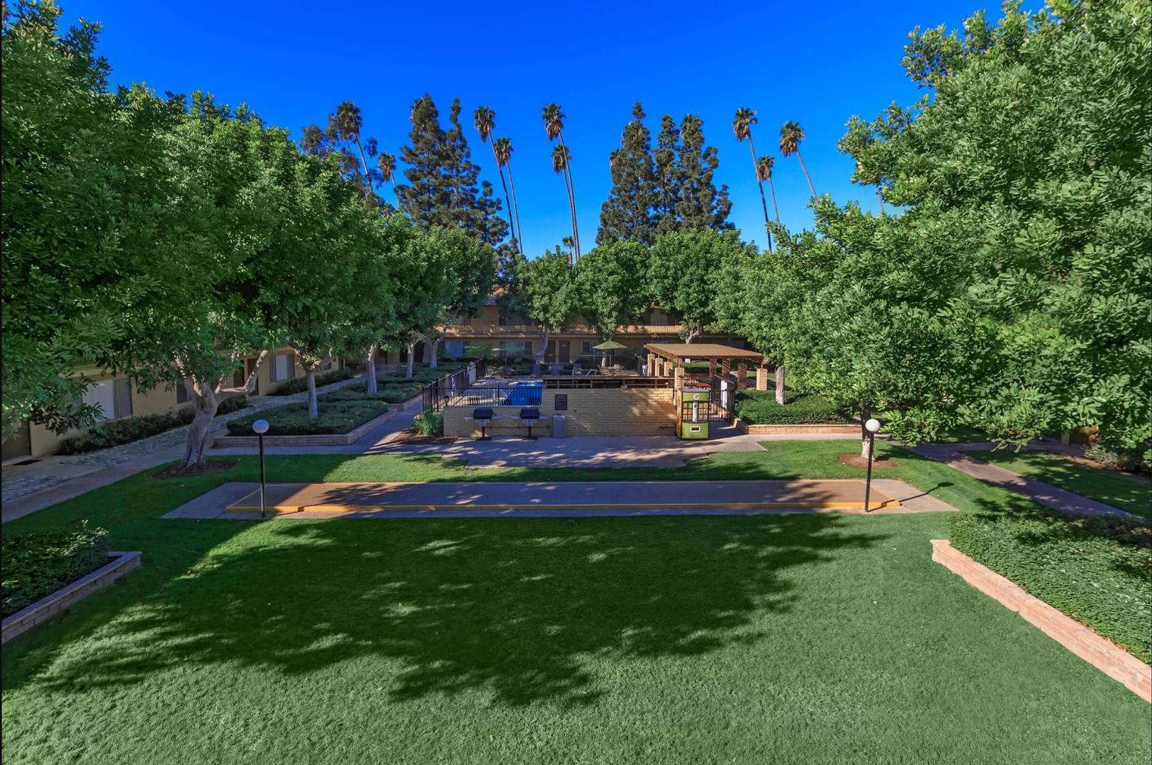 Anaheim Apartment: 1645 W Palm Ln