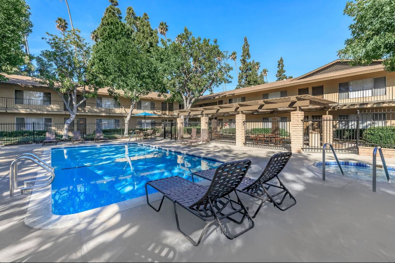 Anaheim Apartment: 1645 W Palm Ln