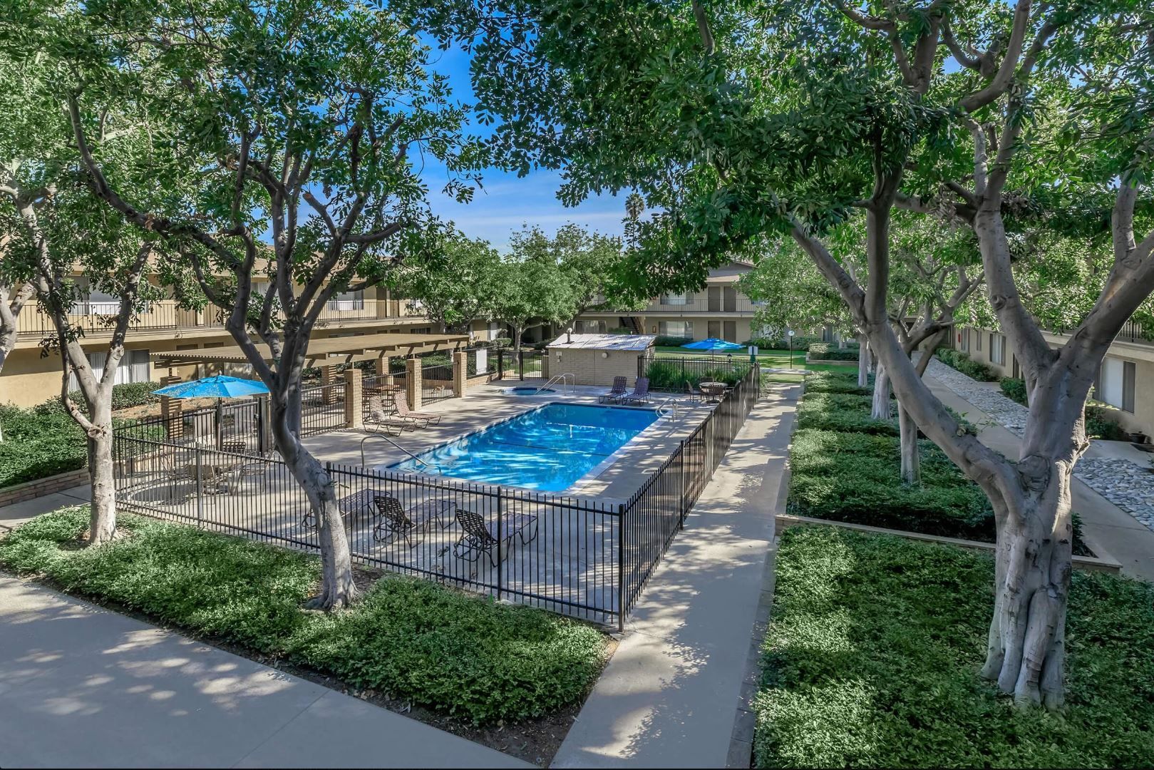 Anaheim Apartment: 1645 W Palm Ln