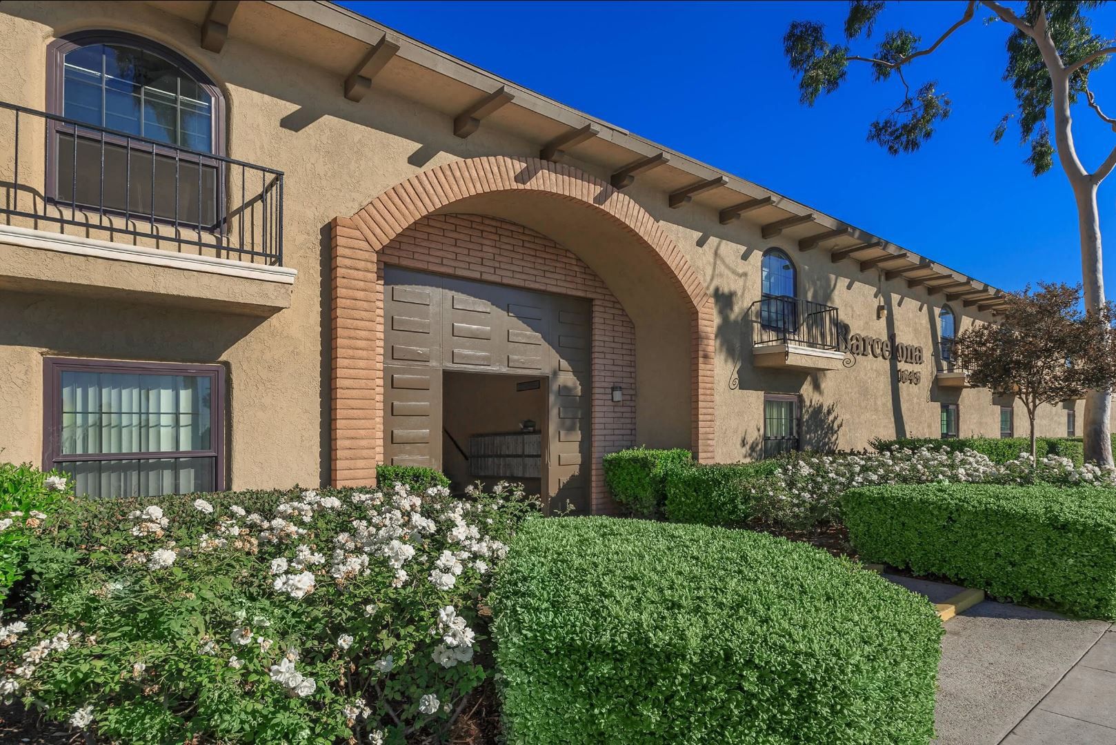 Anaheim Apartment: 1645 W Palm Ln