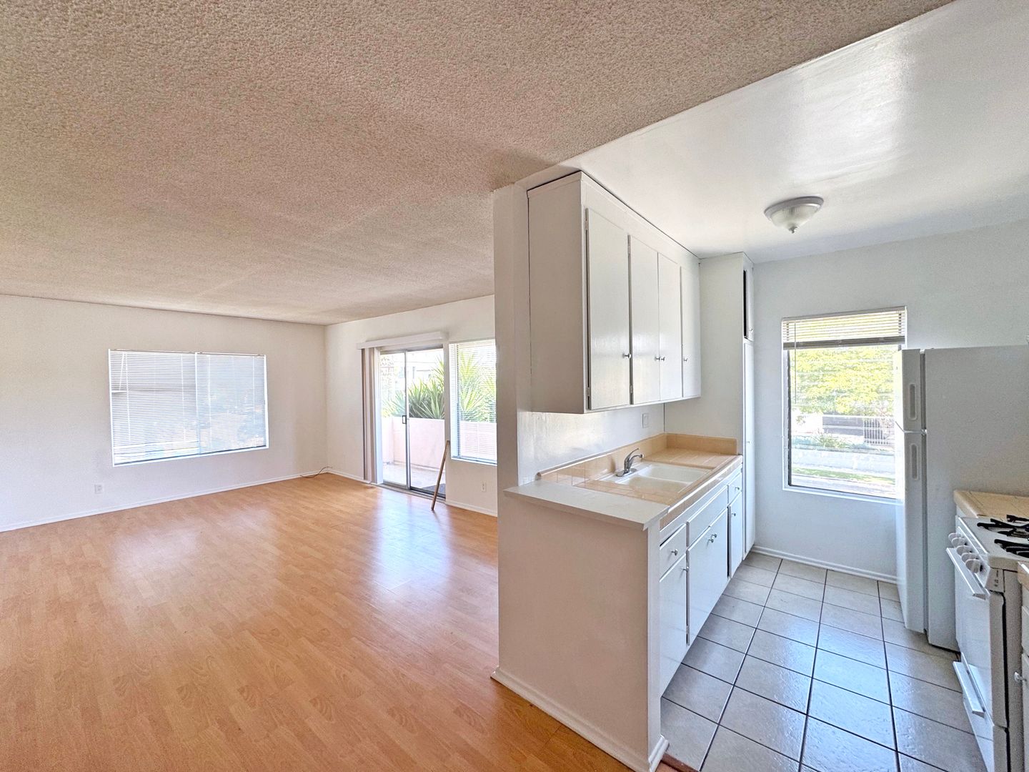 Los Angeles Apartment: 1603 Granville Ave