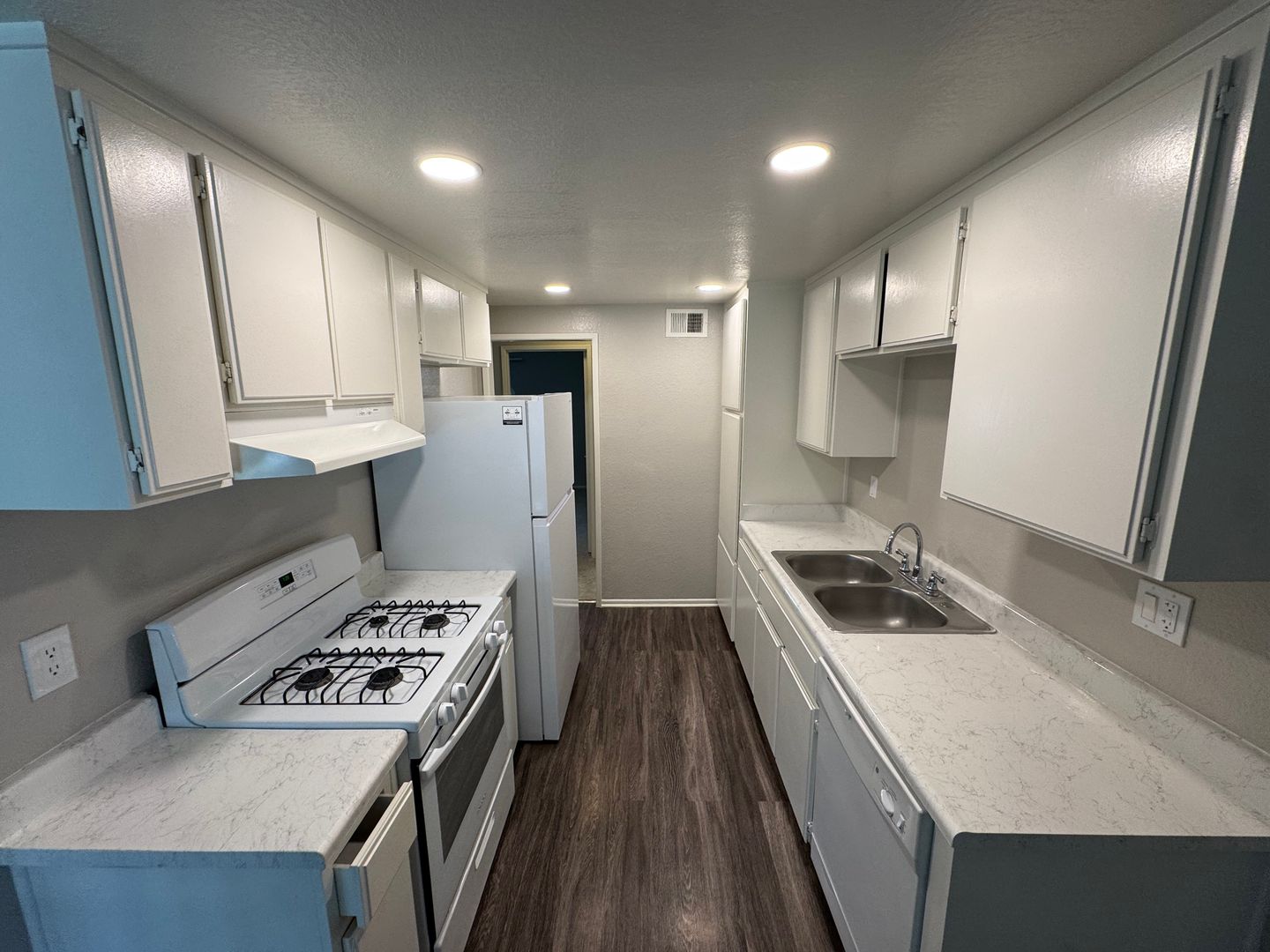 Anaheim Apartment: 1645 W Palm Ln