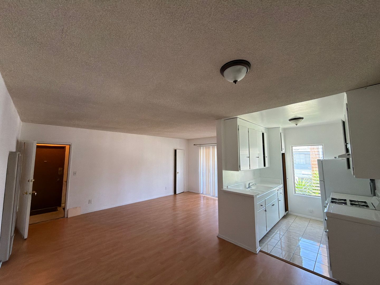 Los Angeles Apartment: 1603 Granville Ave