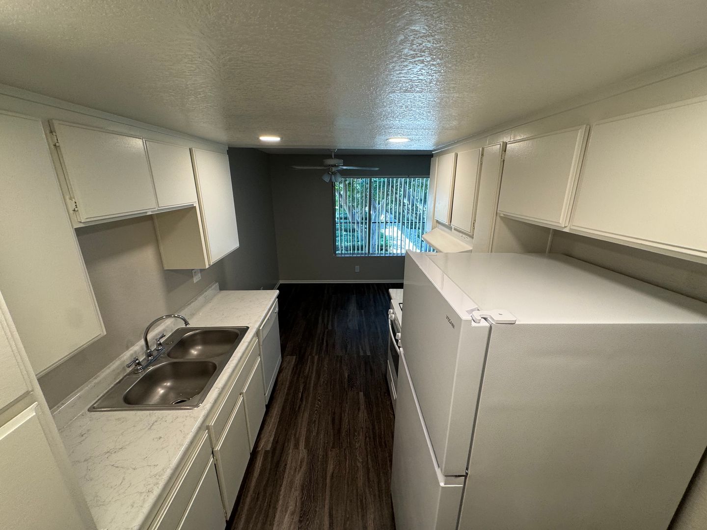 Anaheim Apartment: 1645 W Palm Ln