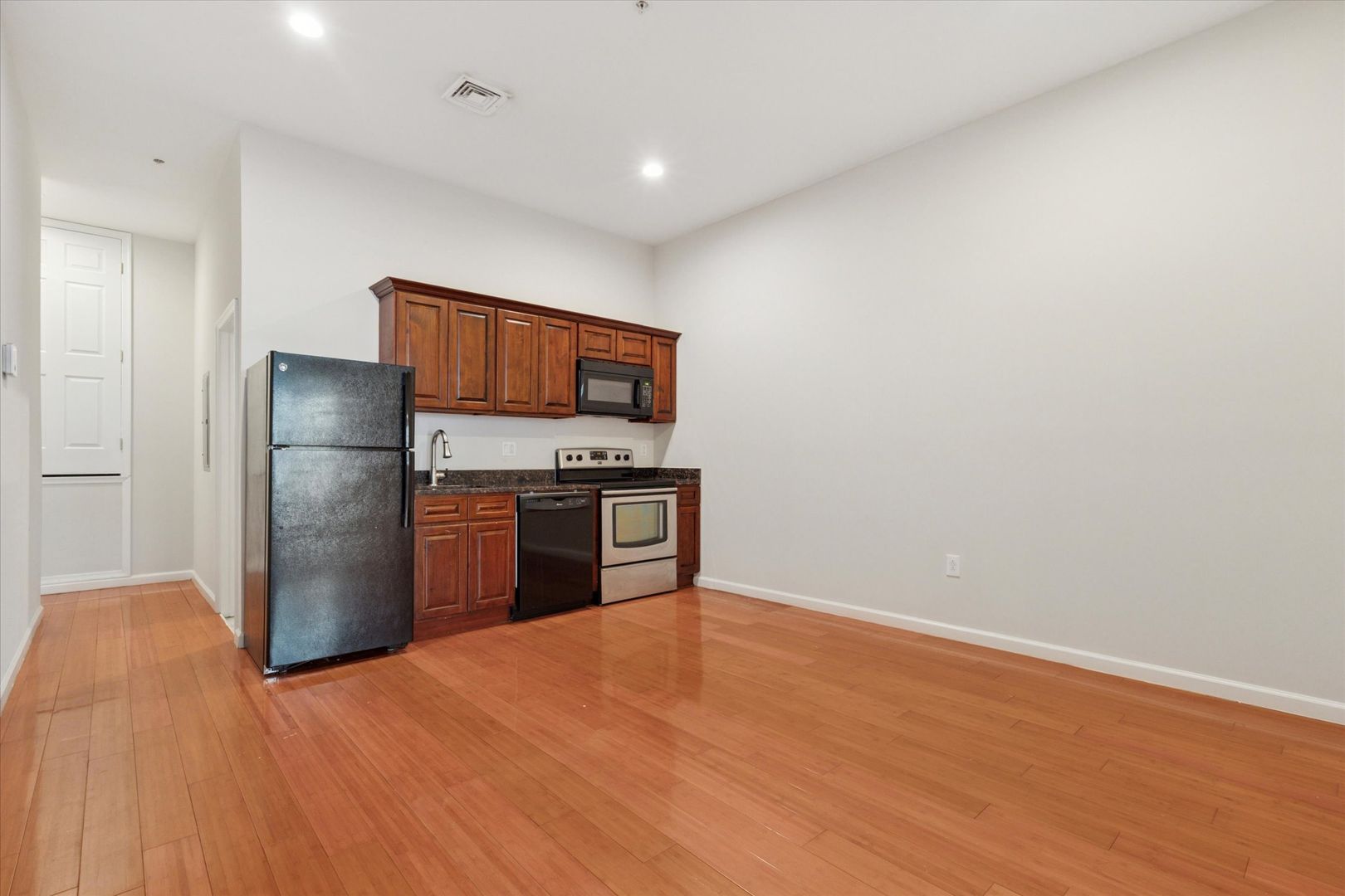 Philadelphia Apartment: 1204 Chestnut St