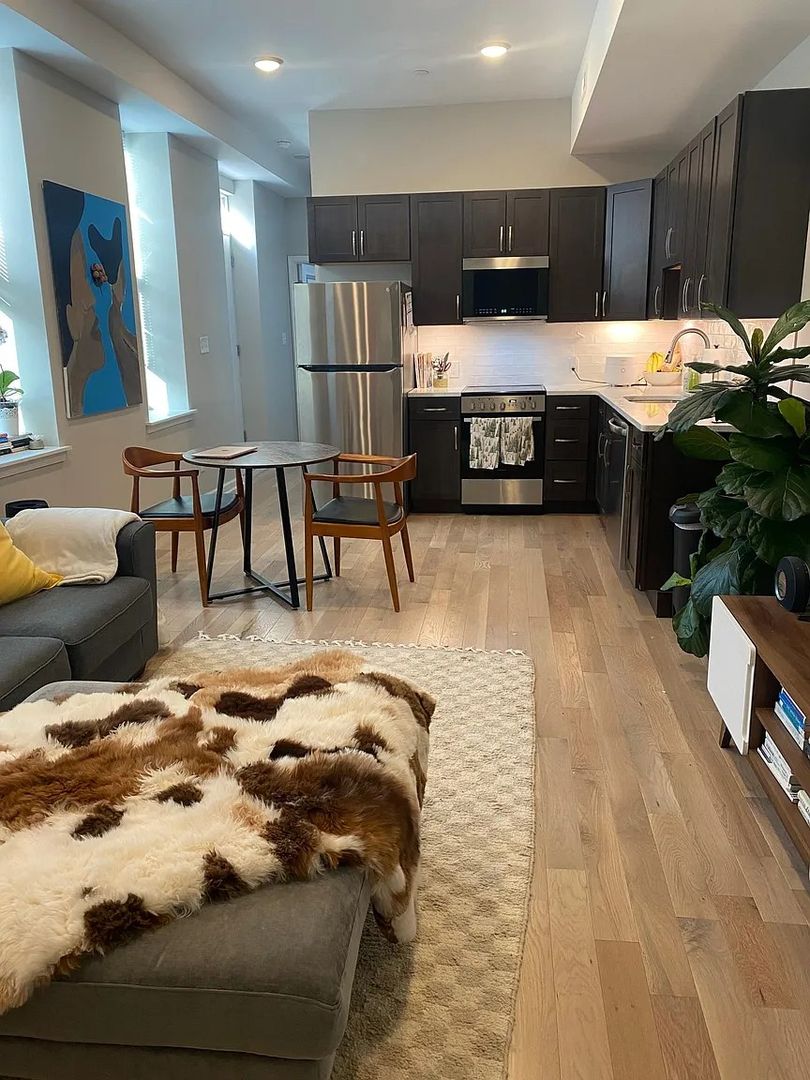 Philadelphia Apartment: 776 S 15th St