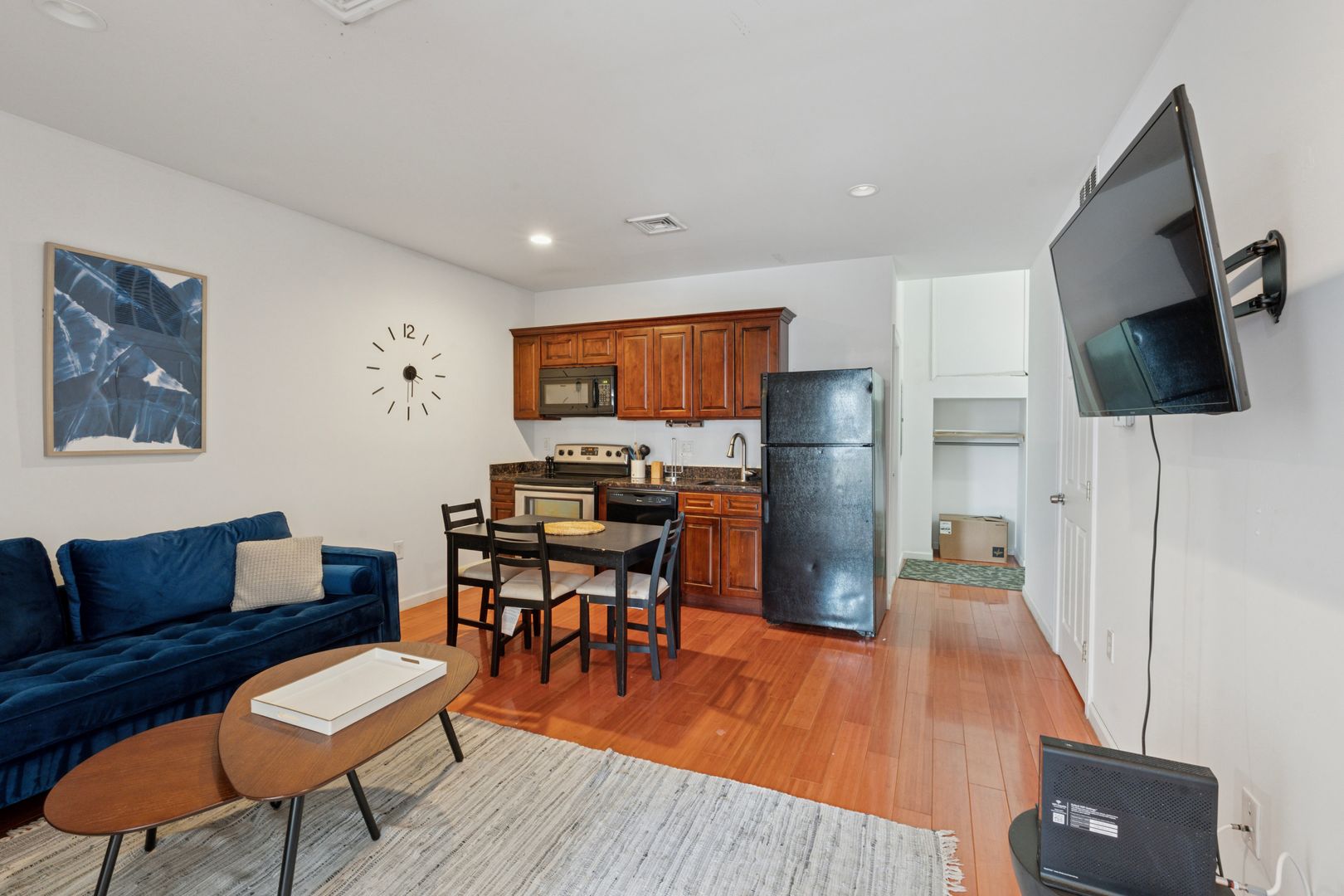 Philadelphia Apartment: 1204 Chestnut St