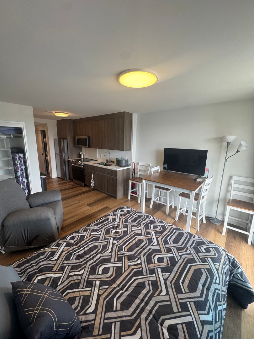 Honolulu House: 1500 Rycroft St #1509R