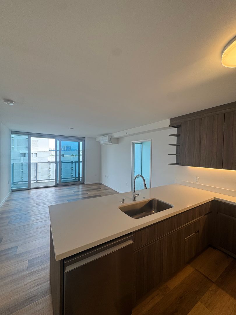 Honolulu Condo: 1500 Rycroft St #1102R